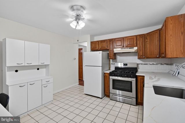824 QUINCE LN, Secane, PA 19018