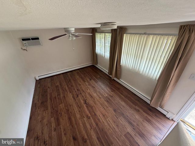 824 QUINCE LN, Secane, PA 19018