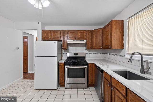 824 QUINCE LN, Secane, PA 19018