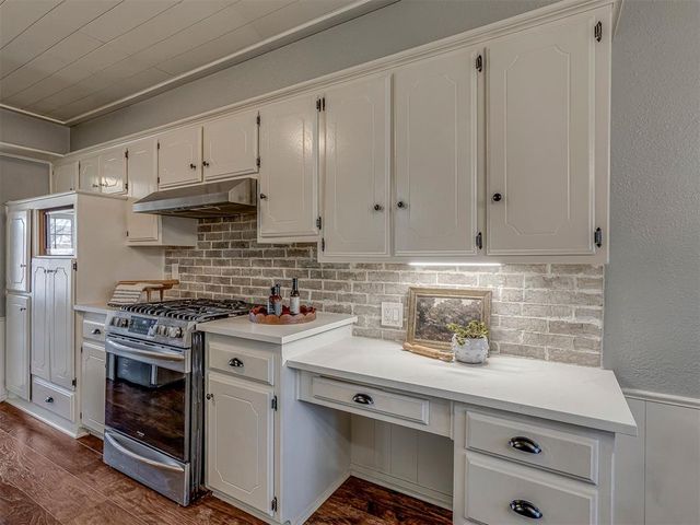 1900 Cedar Ridge Road, Edmond, OK 73013