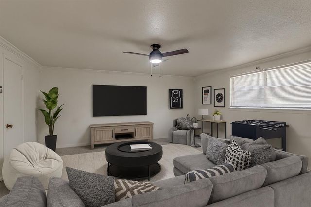 1900 Cedar Ridge Road, Edmond, OK 73013