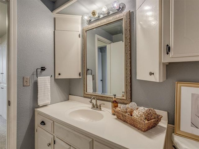 1900 Cedar Ridge Road, Edmond, OK 73013