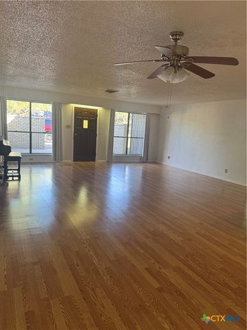 6 Ramona Lane, Victoria, TX 77904