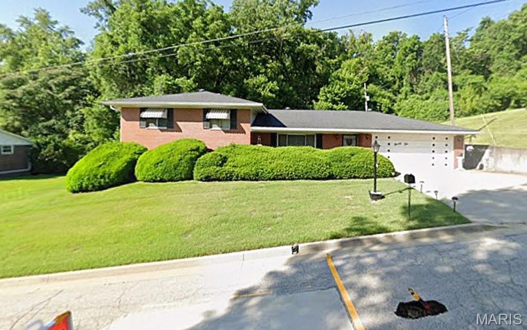 9010 Edouard Street, East St Louis, IL 62203