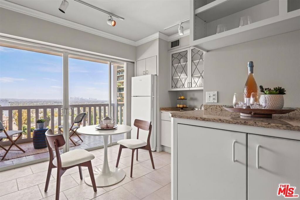 999 N Doheny Drive 806, West Hollywood, CA 90069 — photo 2