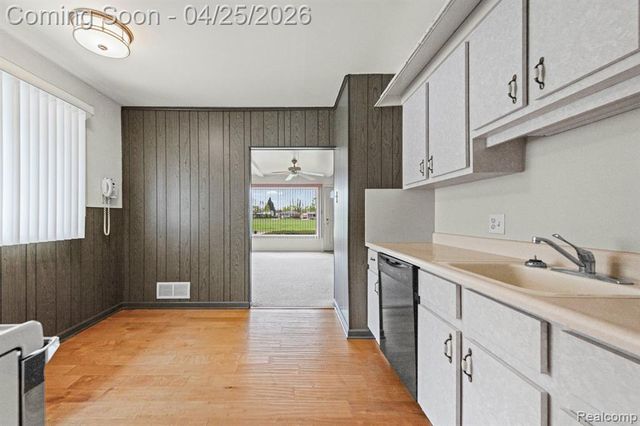 7901 Roosevelt Street, Taylor, MI 48180