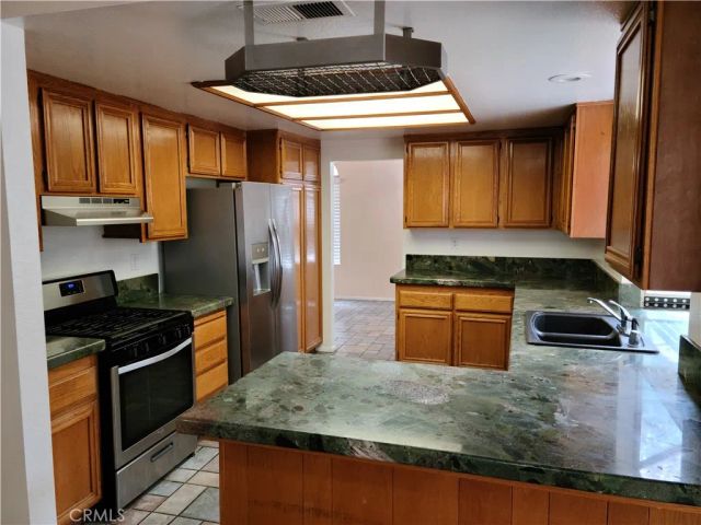 998 Ashford Circle, Corona, CA 92881