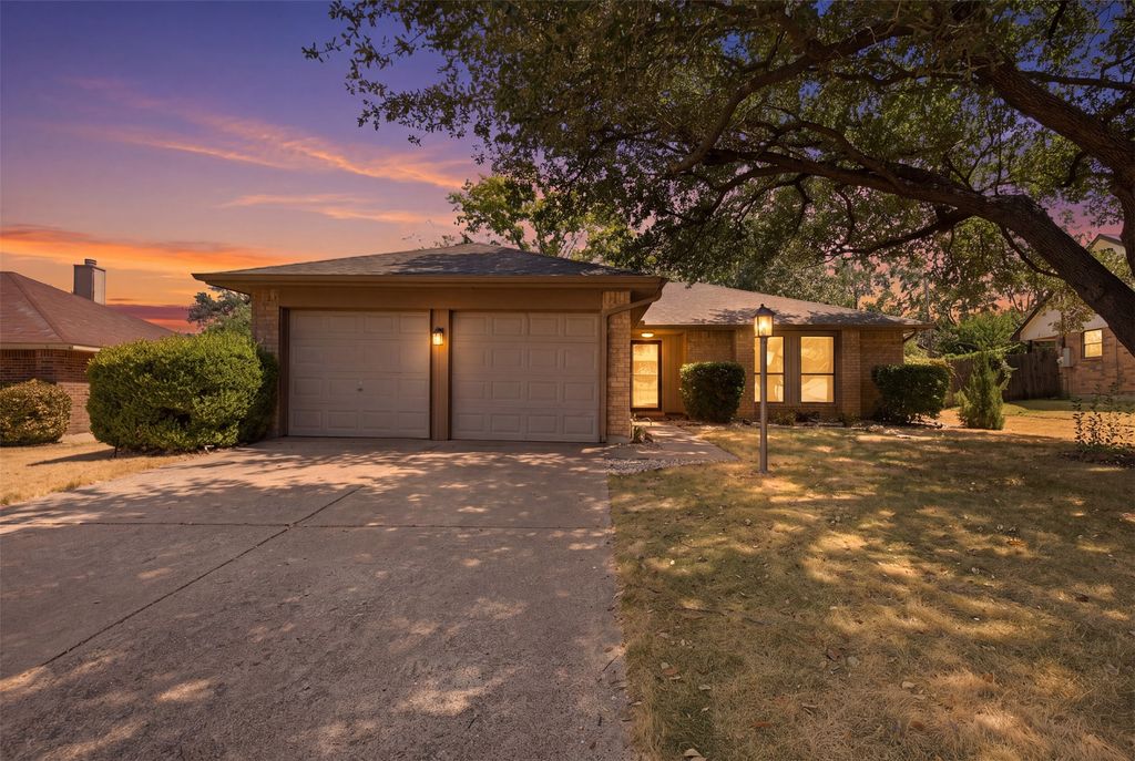 6417 Shasta Trail, Fort Worth, TX 76133 — exterior