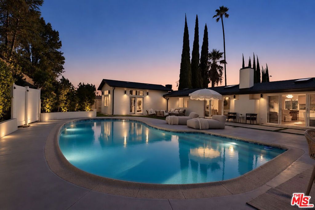 20877 Kelvin Place, Woodland Hills, CA 91367 — photo 2