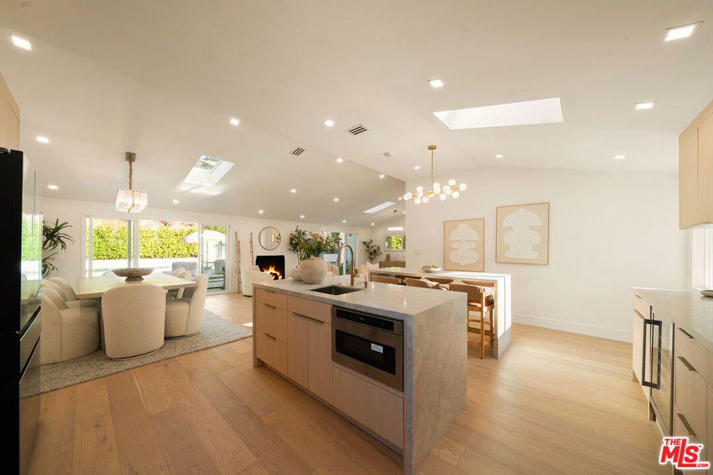 20877 Kelvin Place, Woodland Hills, CA 91367 — photo 3
