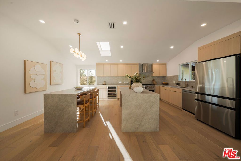 20877 Kelvin Place, Woodland Hills, CA 91367 — photo 4
