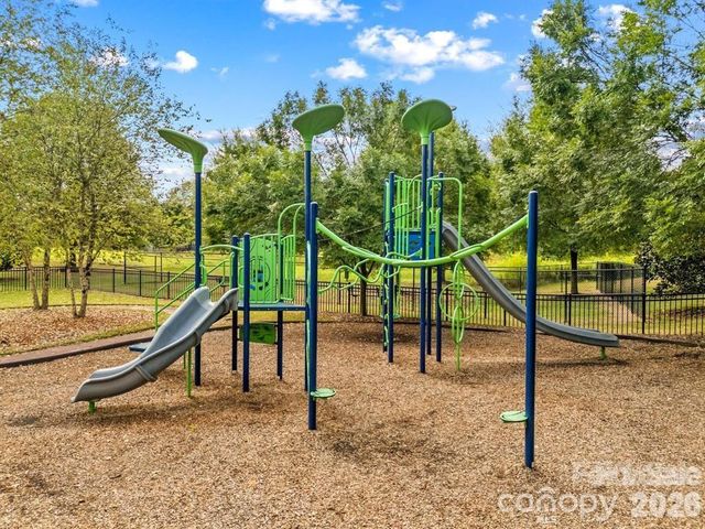 16628 Summers Walk Boulevard, Davidson, NC 28036