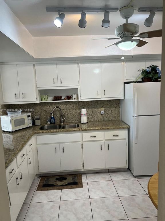 1351 NE Miami Gardens Drive 222E, Miami, FL 33179