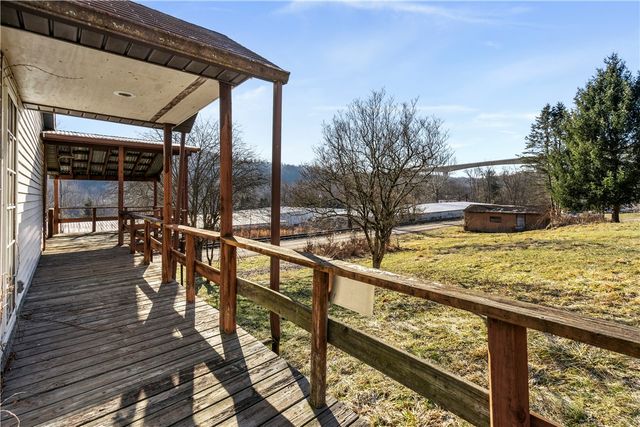 48 Vesta St, Centerville, PA 15429