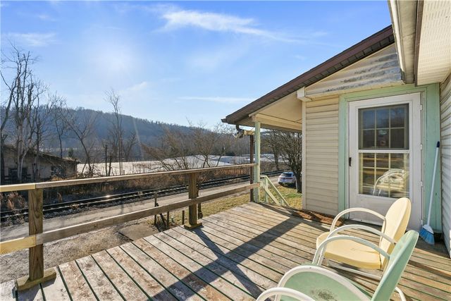 48 Vesta St, Centerville, PA 15429