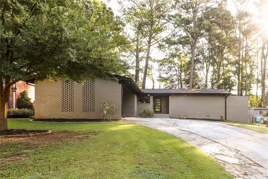 Image 1 of property listing at 1389 Sanden Ferry Drive, Decatur, GA 30033
