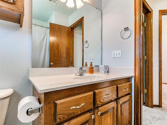 721 EASTVIEW Drive, Yukon, OK 73099