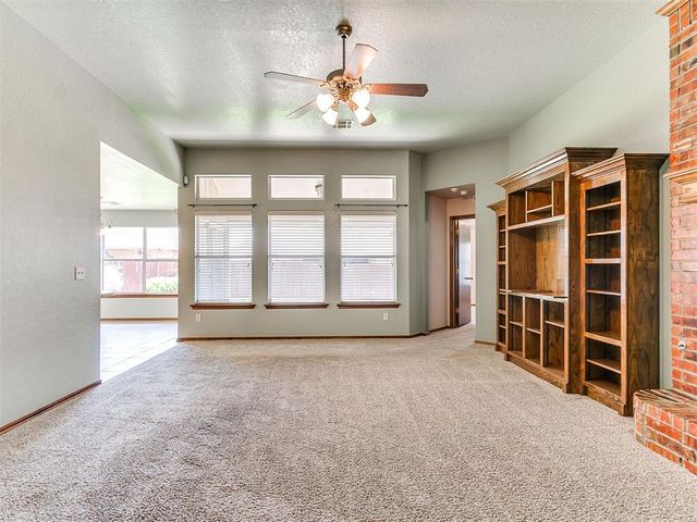 721 EASTVIEW Drive, Yukon, OK 73099