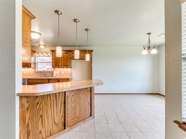 721 EASTVIEW Drive, Yukon, OK 73099