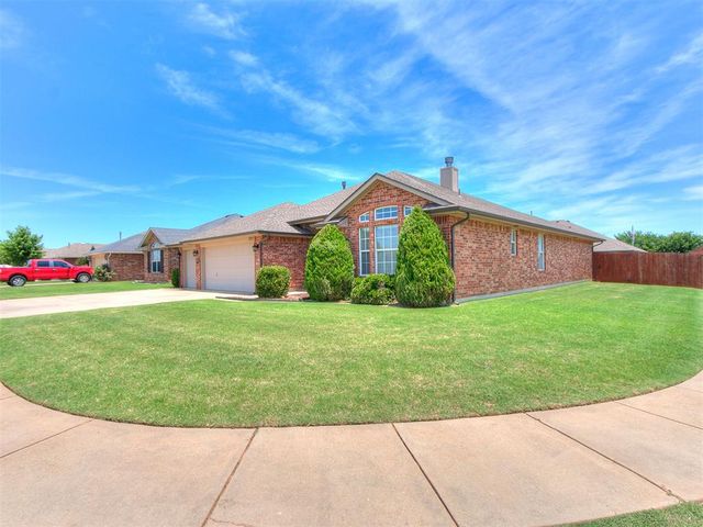 721 EASTVIEW Drive, Yukon, OK 73099
