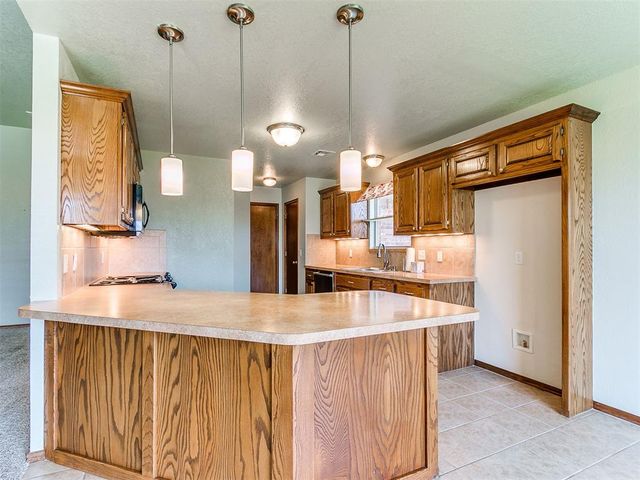 721 EASTVIEW Drive, Yukon, OK 73099