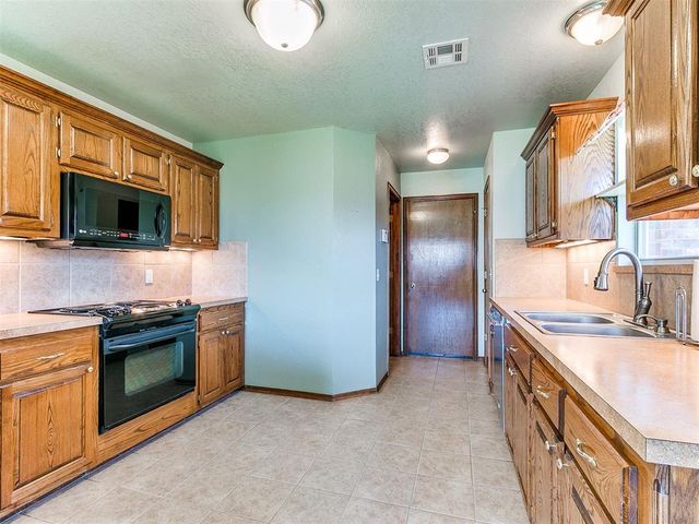 721 EASTVIEW Drive, Yukon, OK 73099