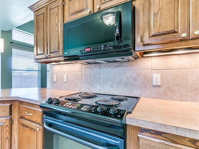 721 EASTVIEW Drive, Yukon, OK 73099