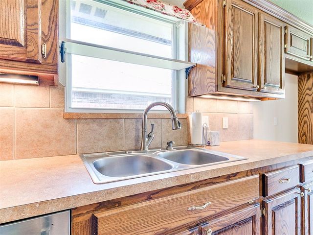 721 EASTVIEW Drive, Yukon, OK 73099