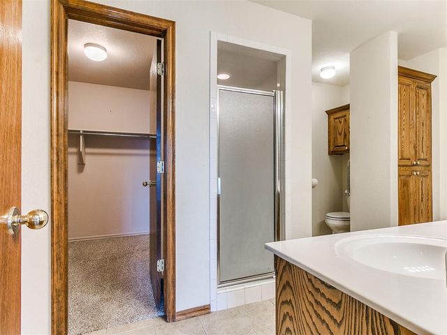 721 EASTVIEW Drive, Yukon, OK 73099