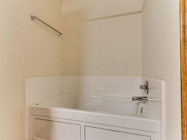 721 EASTVIEW Drive, Yukon, OK 73099
