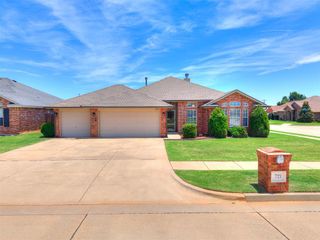 721 EASTVIEW Drive, Yukon, OK 73099