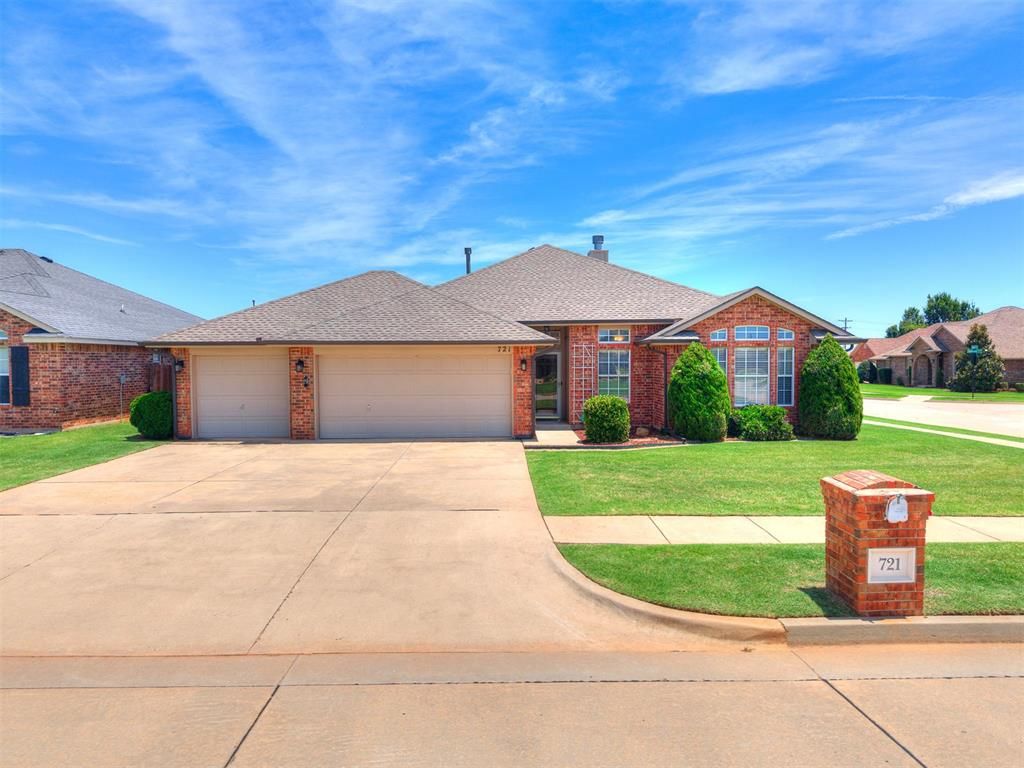 721 EASTVIEW Drive, Yukon, OK 73099