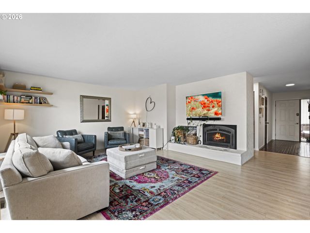 6286 Preakness Dr, West Linn, OR 97068