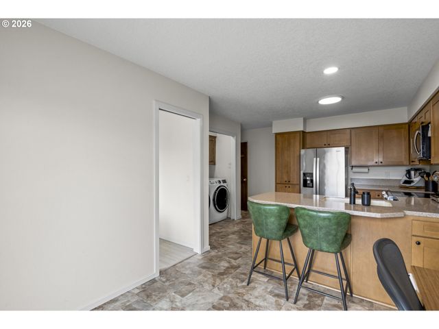 6286 Preakness Dr, West Linn, OR 97068