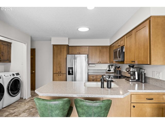 6286 Preakness Dr, West Linn, OR 97068