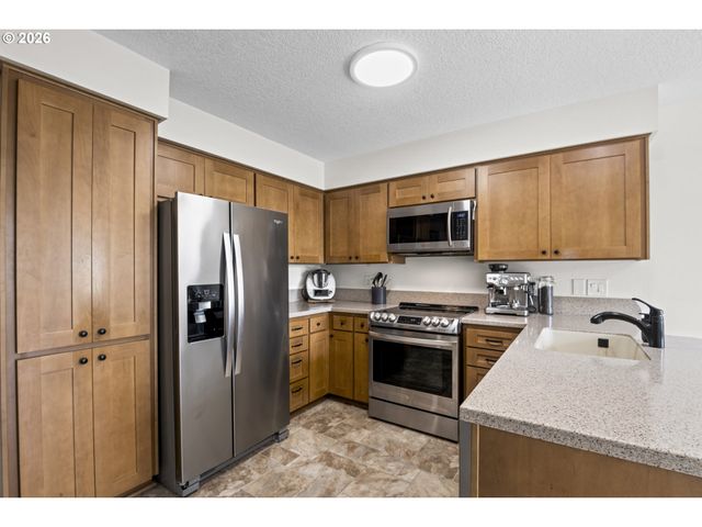 6286 Preakness Dr, West Linn, OR 97068