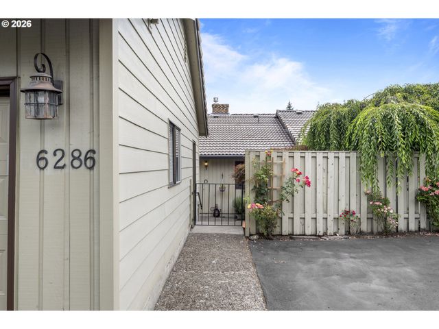 6286 Preakness Dr, West Linn, OR 97068