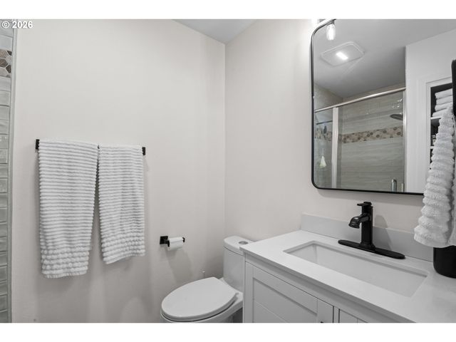 6286 Preakness Dr, West Linn, OR 97068