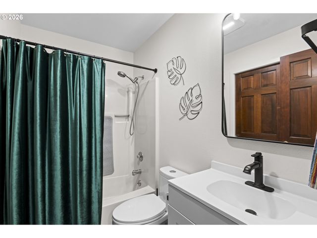 6286 Preakness Dr, West Linn, OR 97068