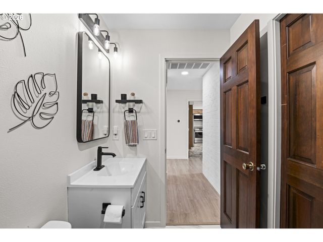 6286 Preakness Dr, West Linn, OR 97068