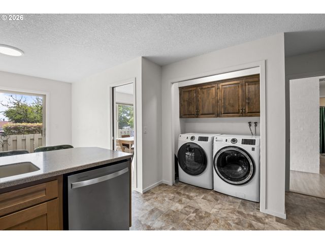 6286 Preakness Dr, West Linn, OR 97068