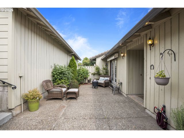 6286 Preakness Dr, West Linn, OR 97068