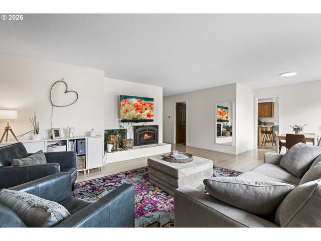 6286 Preakness Dr, West Linn, OR 97068