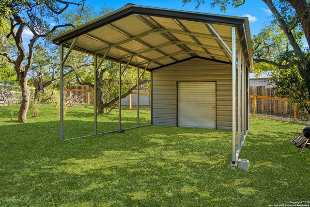 219 Private Road 1523, Bandera, TX 78003