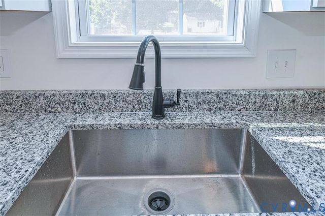 993 Swan Ln, Ruther Glen, VA 22546