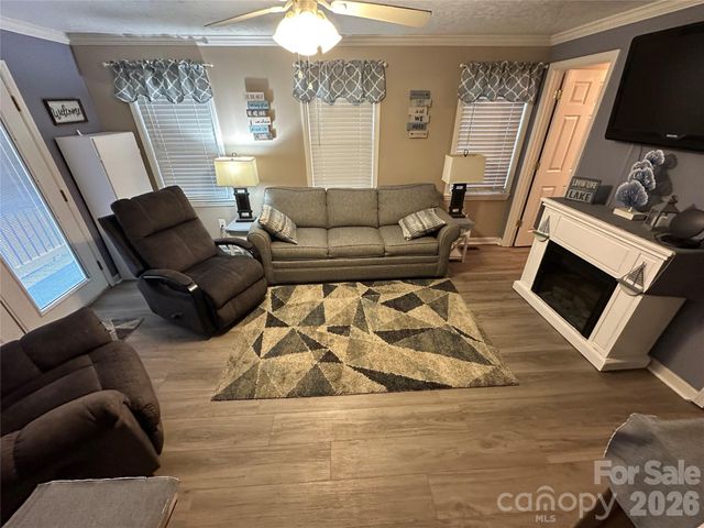 138 Marina Drive, New London, NC 28127