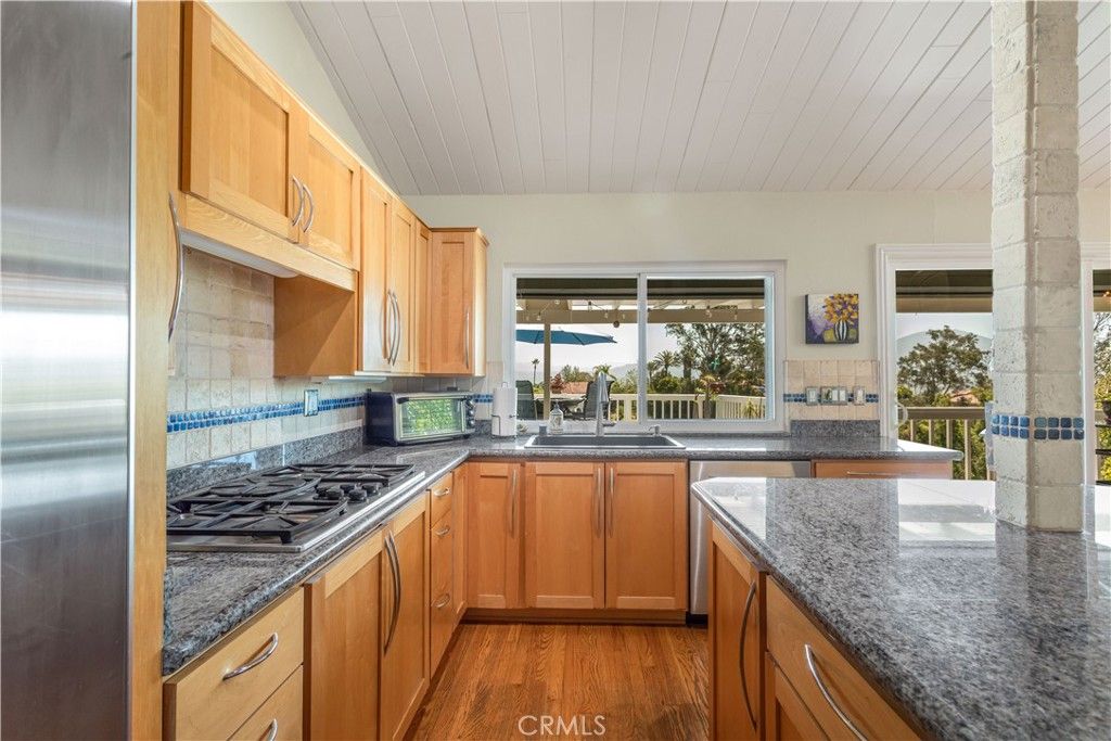 Image 15 of property listing at 10635 Queen, La Mesa, CA 91941