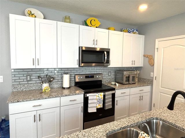 622 AUTUMN BREEZE STREET, Deland, FL 32724