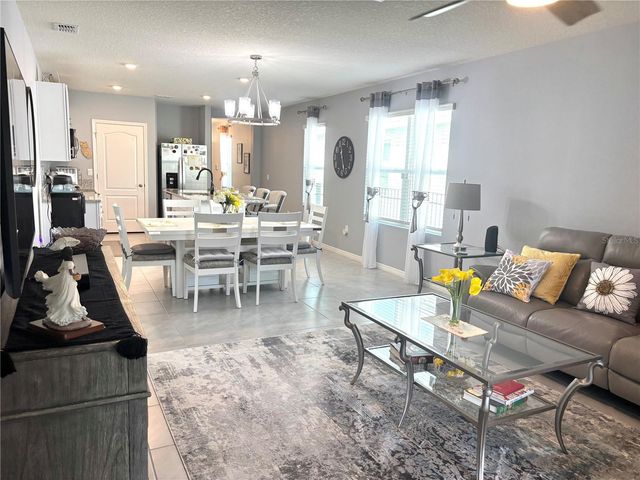 622 AUTUMN BREEZE STREET, Deland, FL 32724