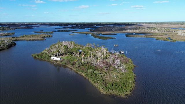 7472 W THUNDERBIRD ISLAND, Homosassa, FL 34448